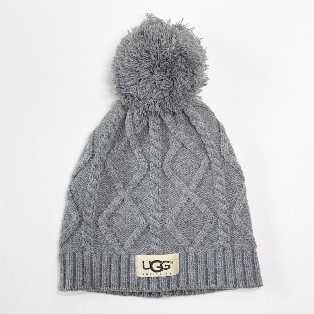 UGG Pom Pom‎ Grey Cable Knit beanie